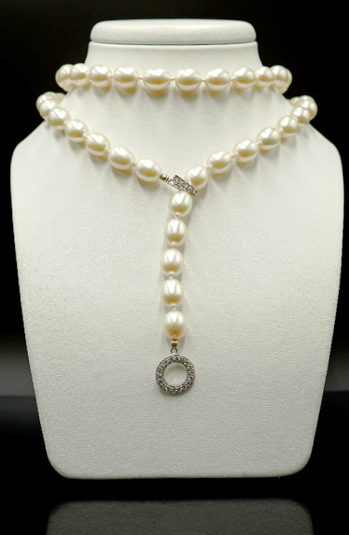 Naszyjnik z białych pereł z gatunku Rice