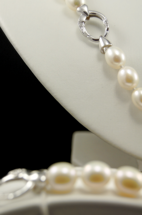 Naszyjnik z białych pereł z gatunku Rice