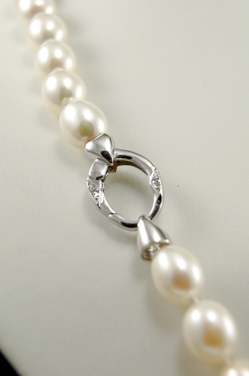 Naszyjnik z białych pereł z gatunku Rice