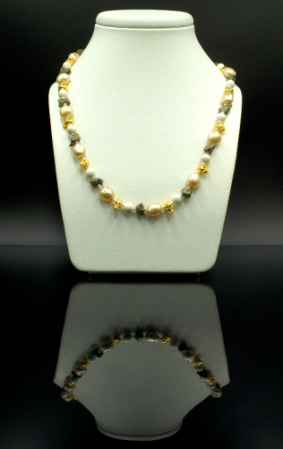 Rockowy naszyjnik z czaszkami i złotymi perłami Barock