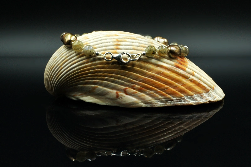 Bransoletka z brązowych pereł w stylu Rock'n'Roll