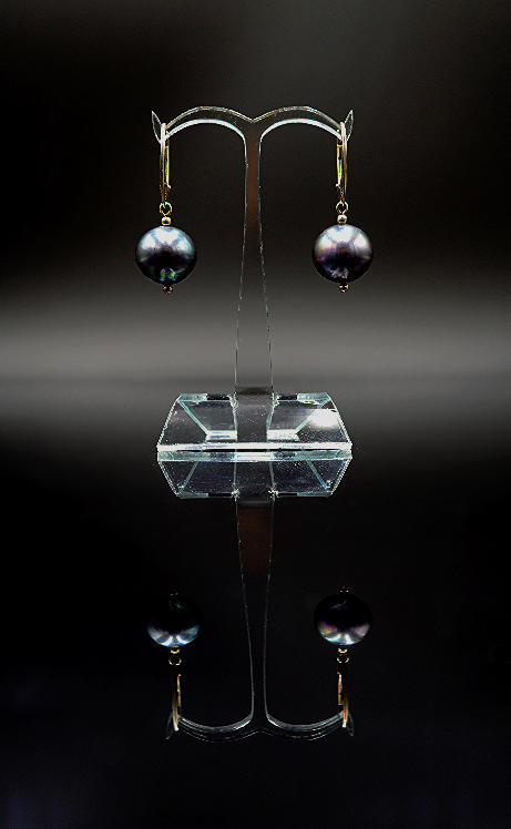 Kolczyki z granatowych pereł z gatunku Round