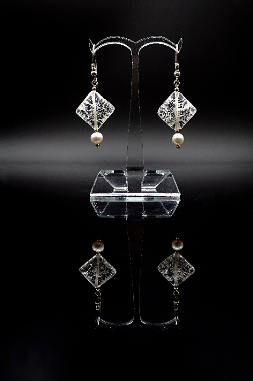 Kolczyki z białej perły z Kryształem Górskim