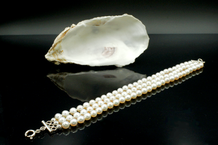 Potrójna bransoletka z białych pereł z gatunku Round