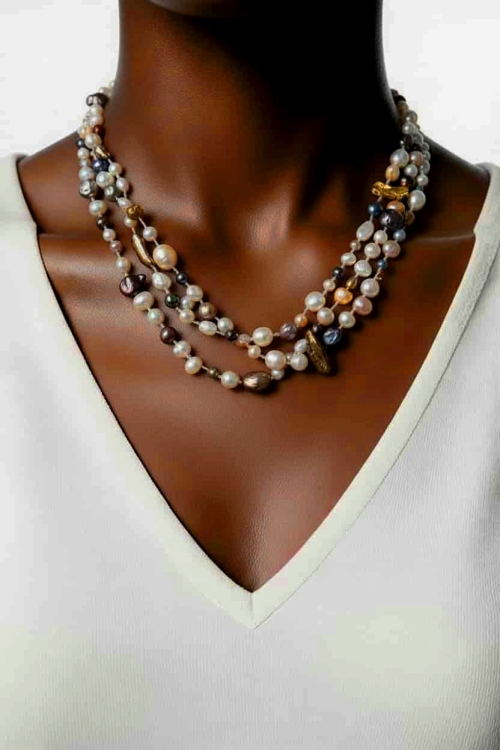Długi naszyjnik w stylu Boho z kolorowych pereł.