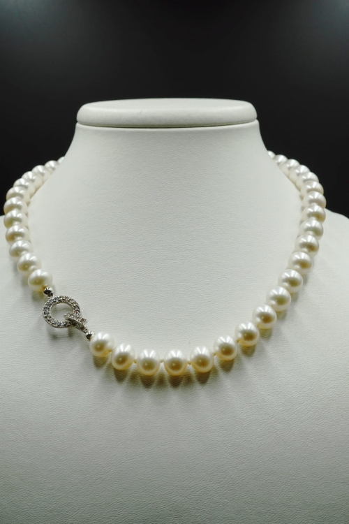 Klasyczny naszyjnik z białych pereł z gatunku Round