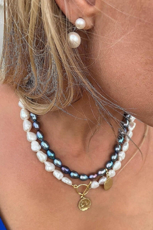 Choker z szafirowych pereł z Rzymską monetą
