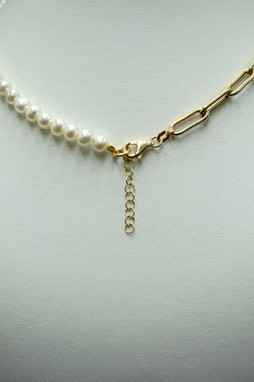 Choker z perłami i złotym łańcuszkiem