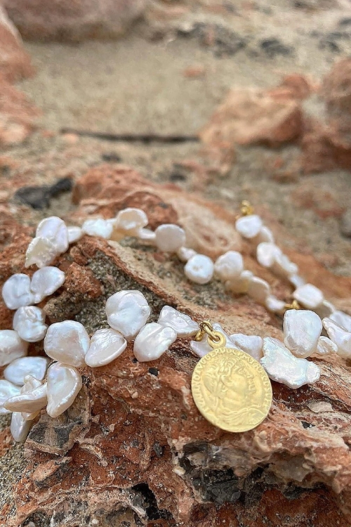 Choker z pereł Keshi z Rzymską monetą na szczęście