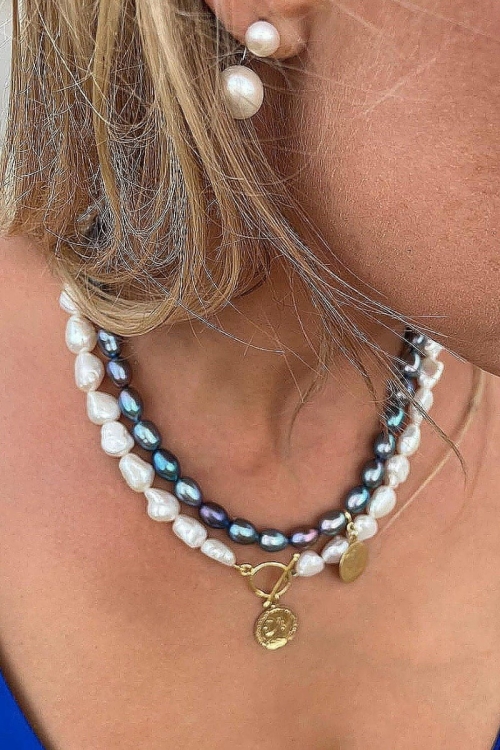 Choker z białych pereł Barock z pozłacaną monetą