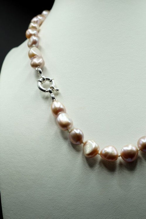 Naszyjnik z pereł lilaróż z gatunku Barock