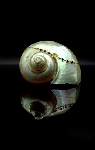 Pozłacana bransoletka celebrytka z czarnymi kryształami