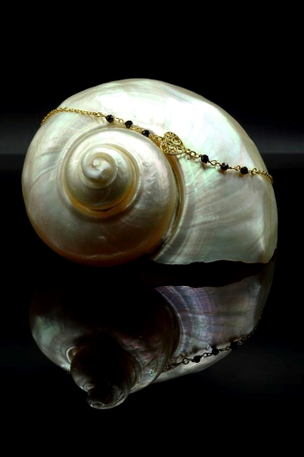 Pozłacana bransoletka celebrytka z czarnymi kryształami