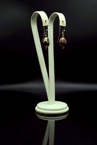 Kolczyki z brązowych pereł z gatunku Barock