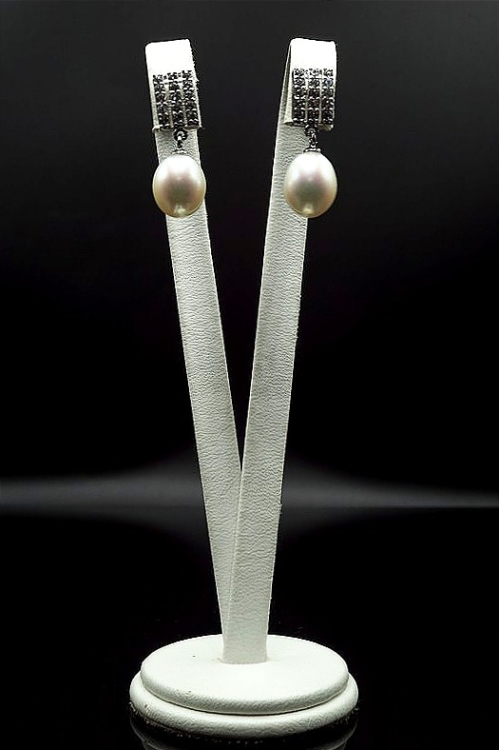 Eleganckie kolczyki z białej Perły z gatunku Rice z cyrkoniami