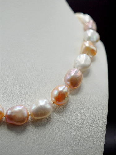 Naszyjnik z wielkich pereł z gatunku Barock