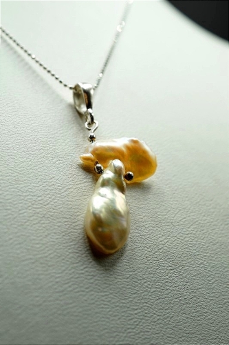 Zawieszka z różowych pereł z gatunku Keshi