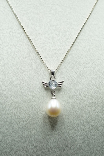 Zawieszka z białej perły z gatunku Rice z cyrkonią