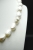 Choker z wielkich białych pereł Baroque z łańcuchem