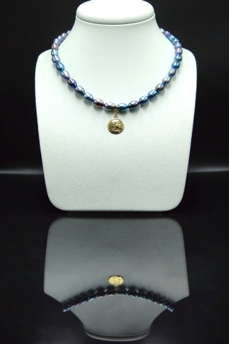 Choker z szafirowych pereł z Rzymską monetą