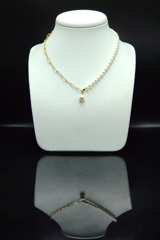 Choker z perłami i złotym łańcuszkiem