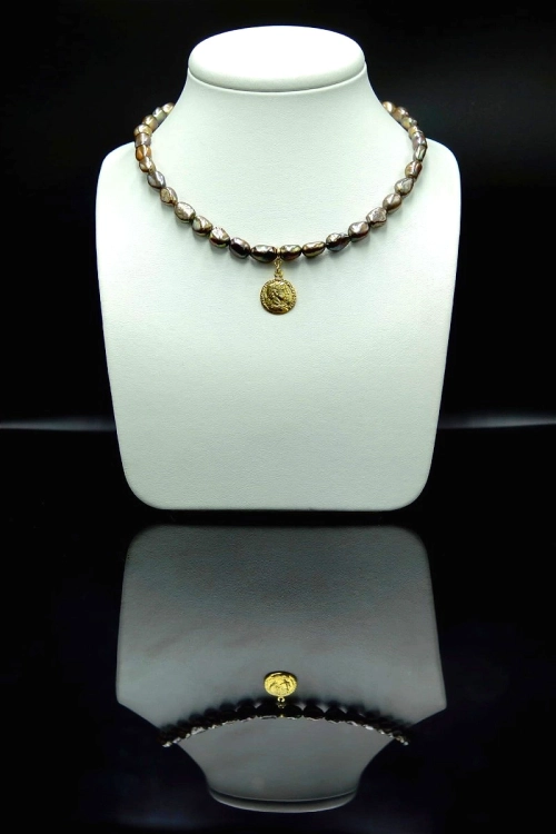Choker z brązowych pereł z Rzymską monetą