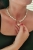 Choker z białych pereł Baroque z pozłacaną monetą