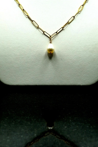 Złoty choker łańcuch z białą perłą z gatunku Rice