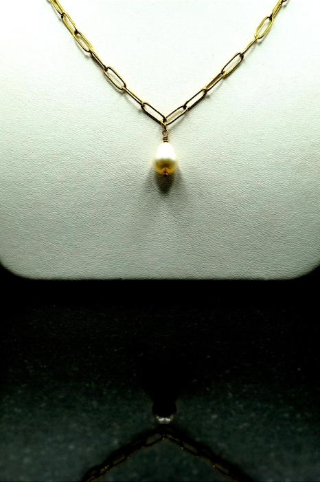 Złoty choker łańcuch z białą perłą Rice