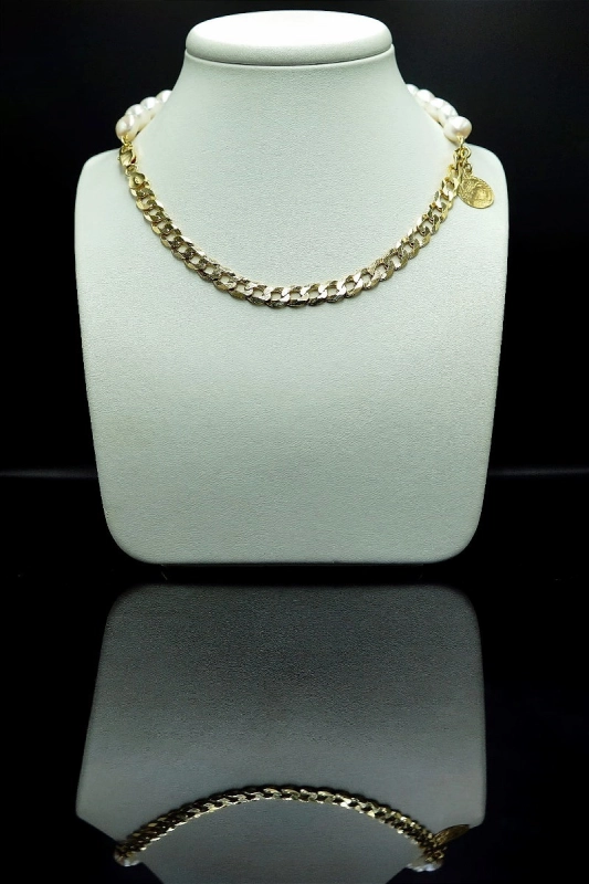 Choker z białych pereł Baroque z łańcuchem i monetą
