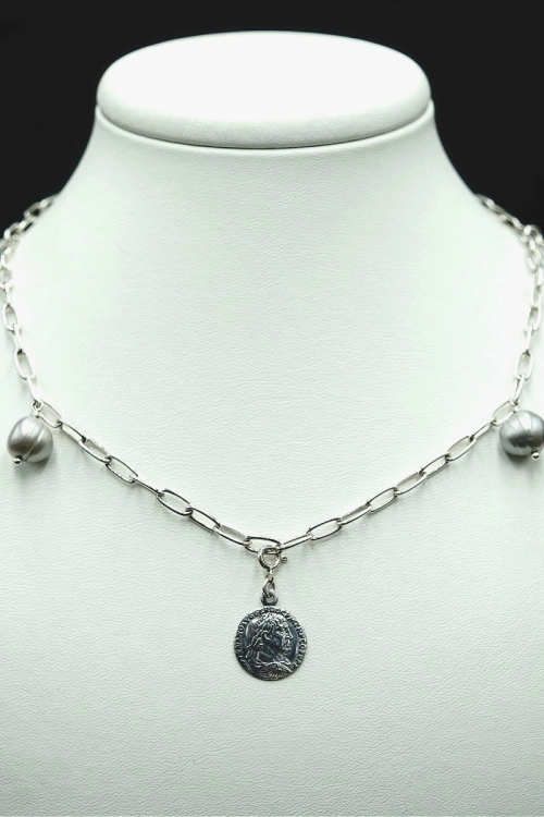 Srebrny Choker z perłami i monetami na szczęście
