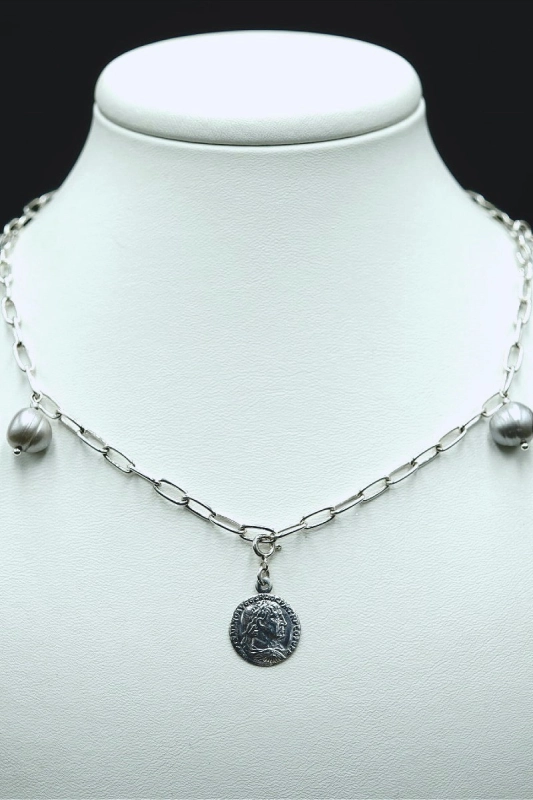 Srebrny Choker z perłami i monetami na szczęście