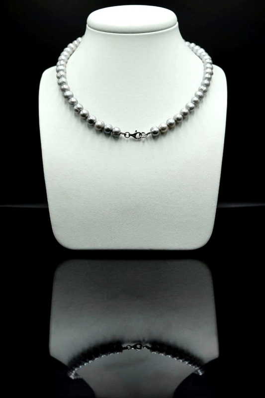 Choker ze srebrnych pereł z dowieszaną monętą