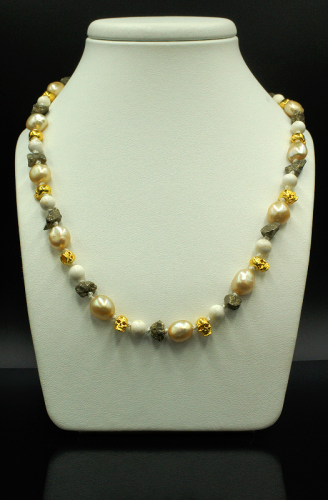 Rockowy naszyjnik z czaszkami i złotymi perłami Barock