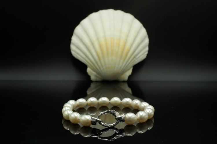 Naszyjnik z białych pereł z gatunku Rice